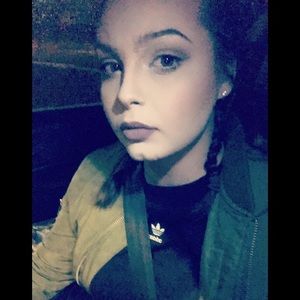 Meet your Posher, Alexis